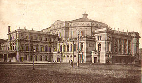 De Notenkraker werd voor het eerst opgevoerd in 1892 in het Mariinsky Theater in Sint-Petersburg, Rusland. Deze foto toont het theater vóór 1917  