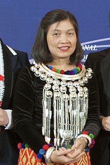 May Sabe Phyu (Birma) neemt in 2015 de International Women of Courage Award in ontvangst  