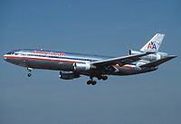 Een American Airlines DC-10 vliegtuig vergelijkbaar met het toestel dat American Airlines vlucht 96 trof.  