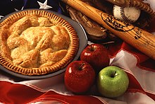 Iconos culturales americanos: la tarta de manzana, el béisbol y la bandera americana  