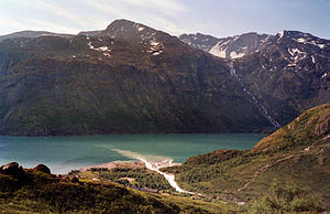 Řeka Muru vtékající do jezera Gjende v Norsku  