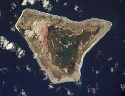NASA:n kiertoradalla otettu kuva Malden Islandista (pohjoisessa alhaalla).  