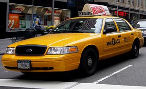 De gele Ford Crown Victoria taxi van New York City.