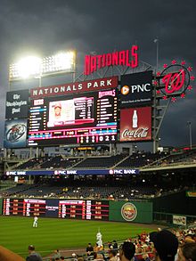 Una partita di baseball dove i Nazionali hanno giocato i Cincinnati Reds