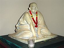 Neem Karoli Baba-skulptur i Ram Dass-biblioteket.