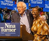 Sanders voert campagne met Nina Turner voor haar congrescampagne in Ohio, juli 2021  