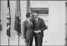 1969年，多尔与尼克松总统会面。照片由Oliver F. Atkins拍摄。