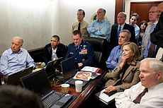 Mitarbeiter des Weißen Hauses warten auf Neuigkeiten