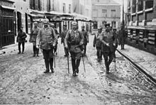 Spring Offensive 1918: Paul von Hindenburg, Wilhelm II and Erich Ludendorff and other members of the OHL on their way to the Great Headquarters in Avesnes-sur-Helpe