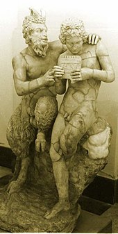 Veistos, jossa Pan opettaa Daphnisille pillien soittoa (noin 100 eaa.).  