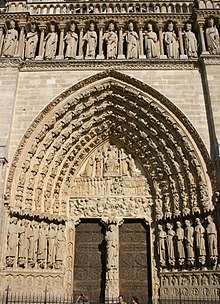 Main portal in the middle of the west facade