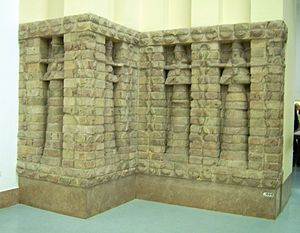 Reliëf op de voorkant van de Inanna-tempel van Karaindash uit Uruk. Pergamon Museum, Berlijn