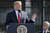 Trump talar vid en minnesceremoni för den 11 september i Pentagon.  