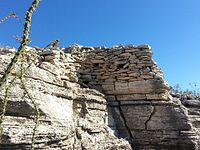  Ruinas de una aldea construida por el pueblo Hohokam hace unos 1000 años en el Parque Regional del Lago Pleasant en Peoria, Arizona.