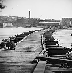 Le pont ponton de l'Union sur la rivière James