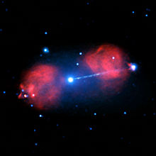 Image d'une galaxie faite d'ondes radio (rouge) et de rayons X (bleu)