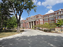Plumb Administratiegebouw & Albert Taylor Hall aan de Emporia State University (2012)