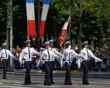 La Policía Nacional en el desfile militar del Día de la Bastilla 2013.