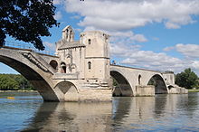 A híd északi oldala a Szent Miklós kápolnával