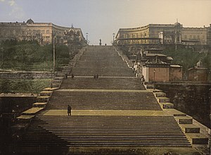 De 142 meter lange Potemkin (oorspronkelijk Richelieu) Trappen. Deze trappen werden gebouwd tussen 1834 en 1841. Sergei Eisenstein maakte ze beroemd in zijn film Battleship Potemkin.  