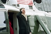Reagan neemt afscheid op Marine One kort nadat George H. W. Bush tot president is ingehuldigd, januari 1989  