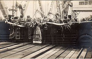 Slavnostní otevření železničního mostu přes řeku Daugavu v lotyšské Rize v roce 1914  