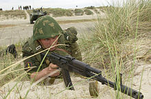 Een Russische marinier op oefening.