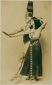 Ruth St. Denis e Ted Shawn em uma dança ao estilo egípcio