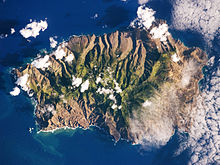 Santa Helena vista do espaço (a foto é orientada com o sudeste em direção ao topo)