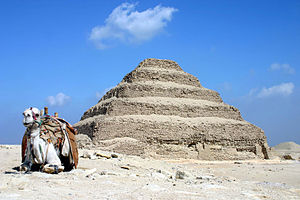 De getrapte piramide van Djoser bij Saqqara
