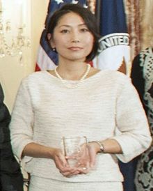 Sayaka Osakabe recibe el Premio Internacional a las Mujeres de Coraje en 2015.