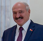 Valko-Venäjän presidentti Aleksandr Lukašenka valitaan 9. elokuuta kiistanalaisesti uudelleen, vaikka häntä syytetään petoksista. Hänen uudelleenvalintansa aiheutti meneillään olevat kansalliset mielenosoitukset.  