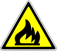 Des panneaux d'avertissement comme celui-ci ont été mis en place pour aider les personnes qui ont des difficultés à lire. Il s'agit d'une mise en garde contre le feu (et les substances inflammables).
