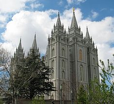 O templo de Salt Lake de A Igreja de Jesus Cristo dos Santos dos Últimos Dias na Praça do Templo.