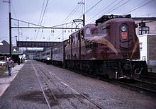 kuljettaa lähijunaa South Amboyyn vuonna 1981.  