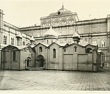 The Church of the Redeemer in the Forest, which was last enclosed by the Great Kremlin Palace (here photo from 1882), was demolished in 1933 during its partial reconstruction.