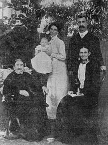 Five generations of the ­Australian Crouch family in 1912: great-great-grandmother ­(93), great-grandmother (­64­),­ grandfather ­(45), mother and baby; the great-great-grandmother ­already ­had ­almost 200 descendants at ­that time.