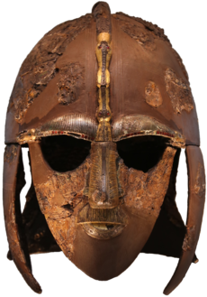 El famoso casco encontrado en Sutton Hoo perteneció probablemente al rey Raedwald de Anglia Oriental, hacia el año 625 d.C. Basado en un diseño de casco de desfile romano, tiene decoraciones como las de los cascos suecos contemporáneos encontrados en la antigua Uppsala (del Museo Británico)  
