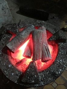 Deze stukken houtskool hebben een calorische waarde van 7543 KCal/kg. Ze hebben bijna 4 uur gebrand.  