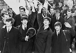 McCartney s Lennonem, Harrisonem a Starrem, 1964  
