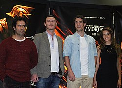 Regizorul Tarsem Singh și distribuția Luke Evans, Henry Cavill și Isabel Lucas la WonderCon 2011  