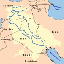 ShattEl-Arabb, joka virtaa Persianlahteen Irakin ja Iranin etelärajalla.  