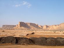 Het Nejd landschap: de woestijn en de Tuwaiq Escarpment bij Riyadh