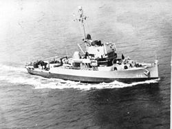 USS Pivot da marinha americana no Golfo do México para ensaios no mar em 12 de julho de 1944