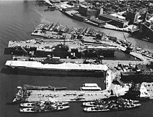 USS Enterprise (CV-6) op de New York Naval Shipyard op 22 juni 1958  