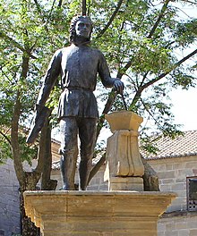 Una estatua de Andrés de Vandelvira  