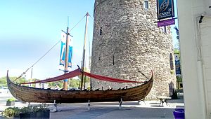 Viking longship bij Reginald's Tower, Waterford  