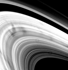 De spaken in de ringen van Saturnus, gefotografeerd door Voyager 2