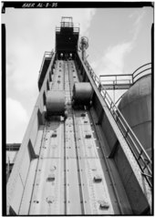 Inclined elevator with two hoists