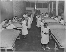 A Works Progress Administration projektje matracok gyártására, Topeka, Kansas.